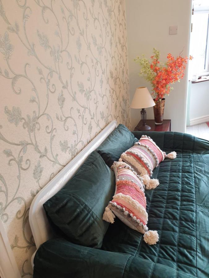 Beautiful Double En-Suite Room, Separate Entrance, Ilford, Central Line Gants Hill, Free Parking Exterior foto