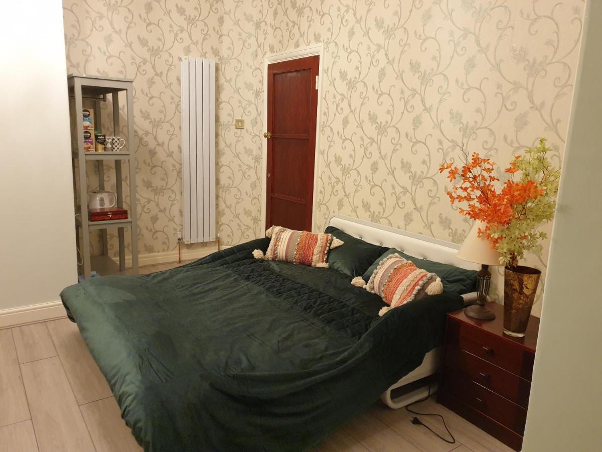 Beautiful Double En-Suite Room, Separate Entrance, Ilford, Central Line Gants Hill, Free Parking Exterior foto