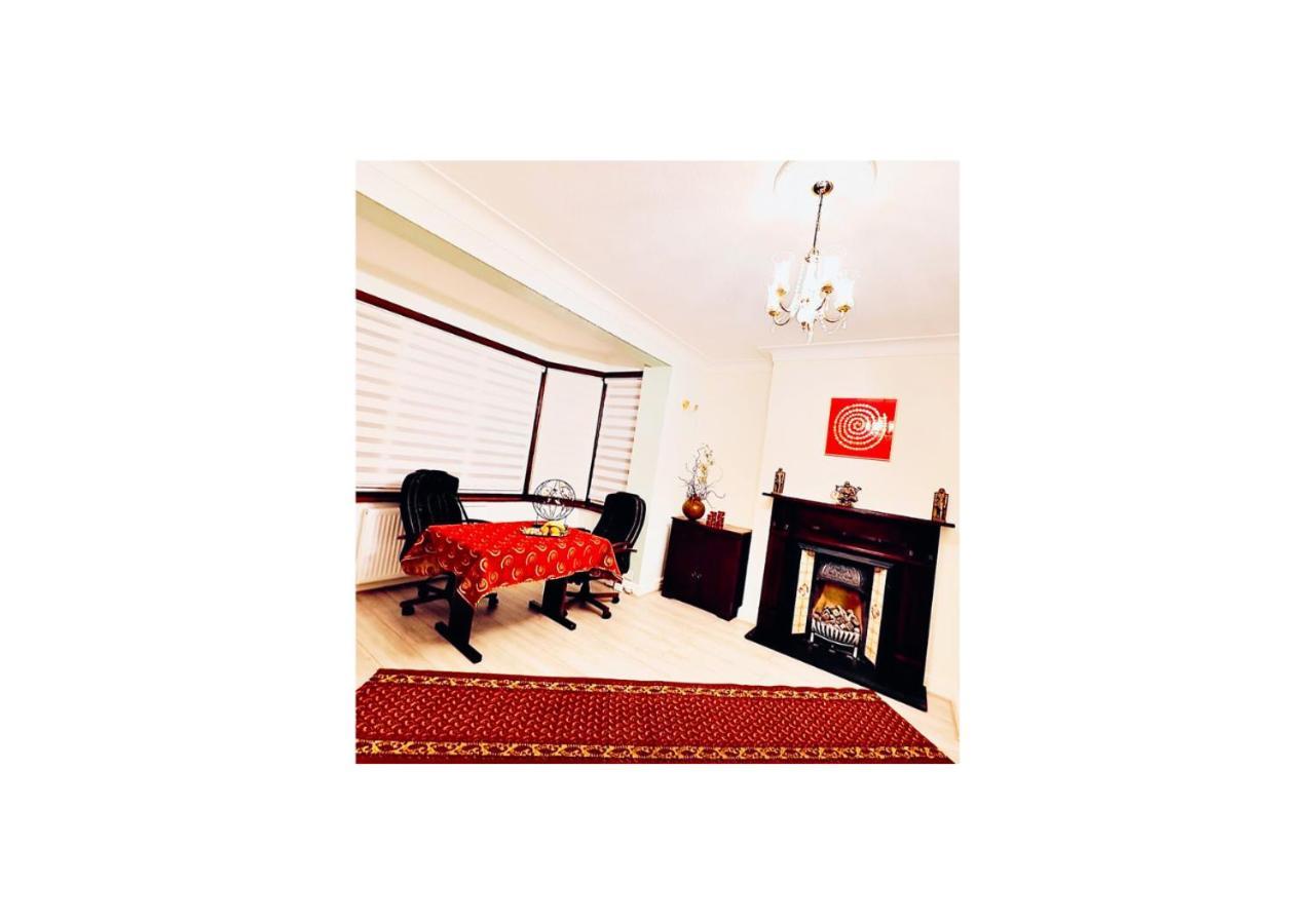 Beautiful Double En-Suite Room, Separate Entrance, Ilford, Central Line Gants Hill, Free Parking Exterior foto